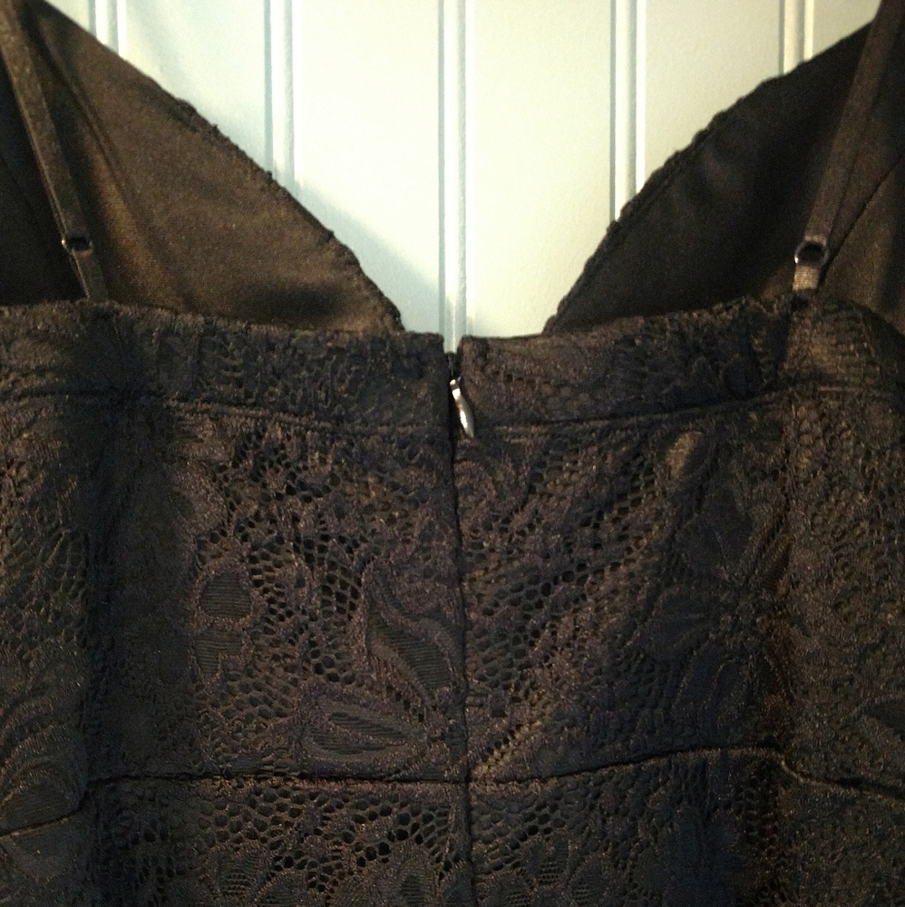 Lulu's black lace bodycon dress - Picture 5 of 12